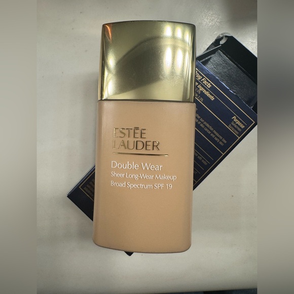 Estee Lauder Double Wear Sheer Long-Wear Makeup SPF 19 - Cream - Picture 6 of 8